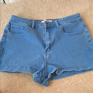 Medium rise blue denim shorts